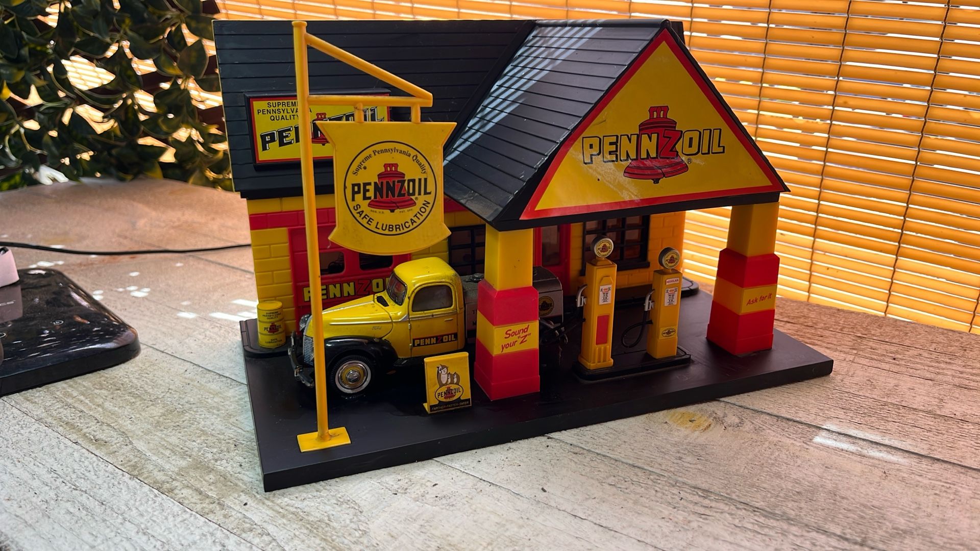 Pennzoil Service station Collectable