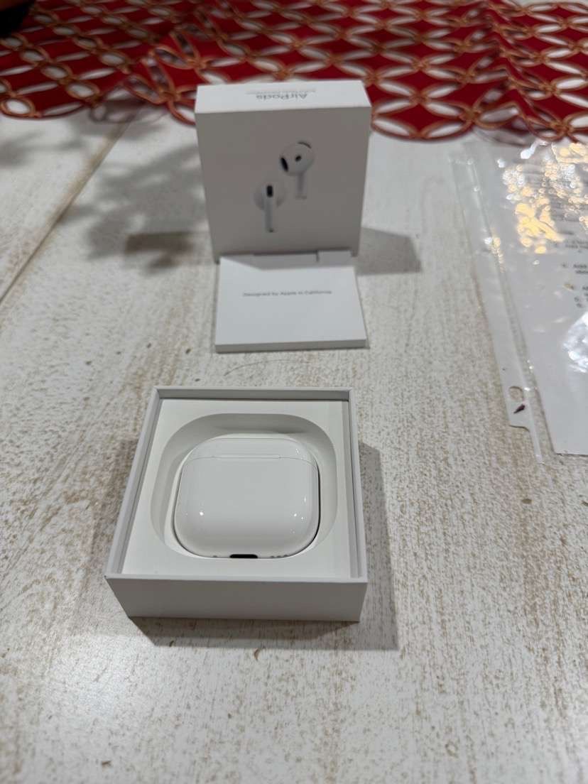 AirPods 4