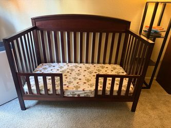 Graco Crib-mattress and toddler rails included