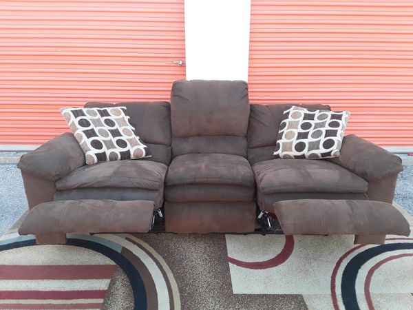 Brown Recliner Sofa Delivery Possible Furniture In Austin Tx Brown Recliner Sofa Delivery Possible Furniture In Austin Tx Offerup