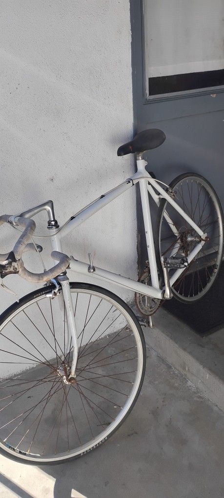 Bicicleta Canondale De Aluminio Está Ponchada 