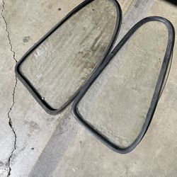 1971 Volkswagen Beetle Rear Quarter Window Glass (Pair)