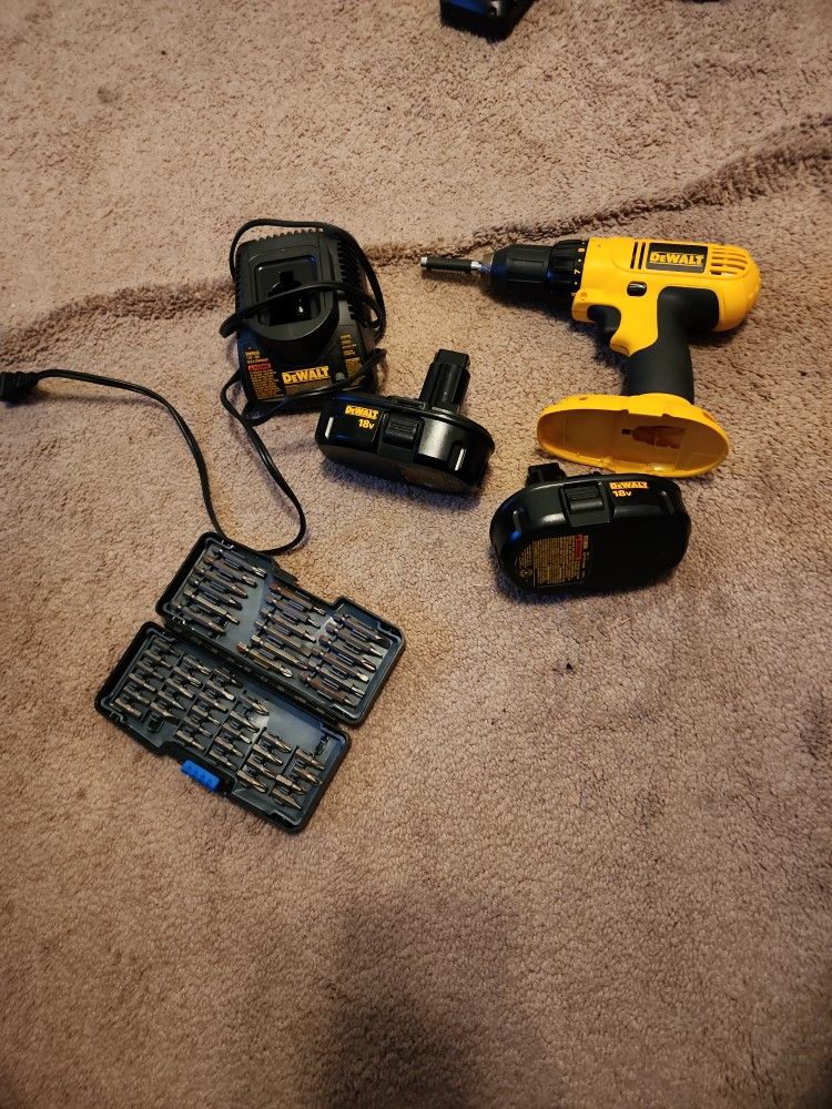 DEWALT DRILL