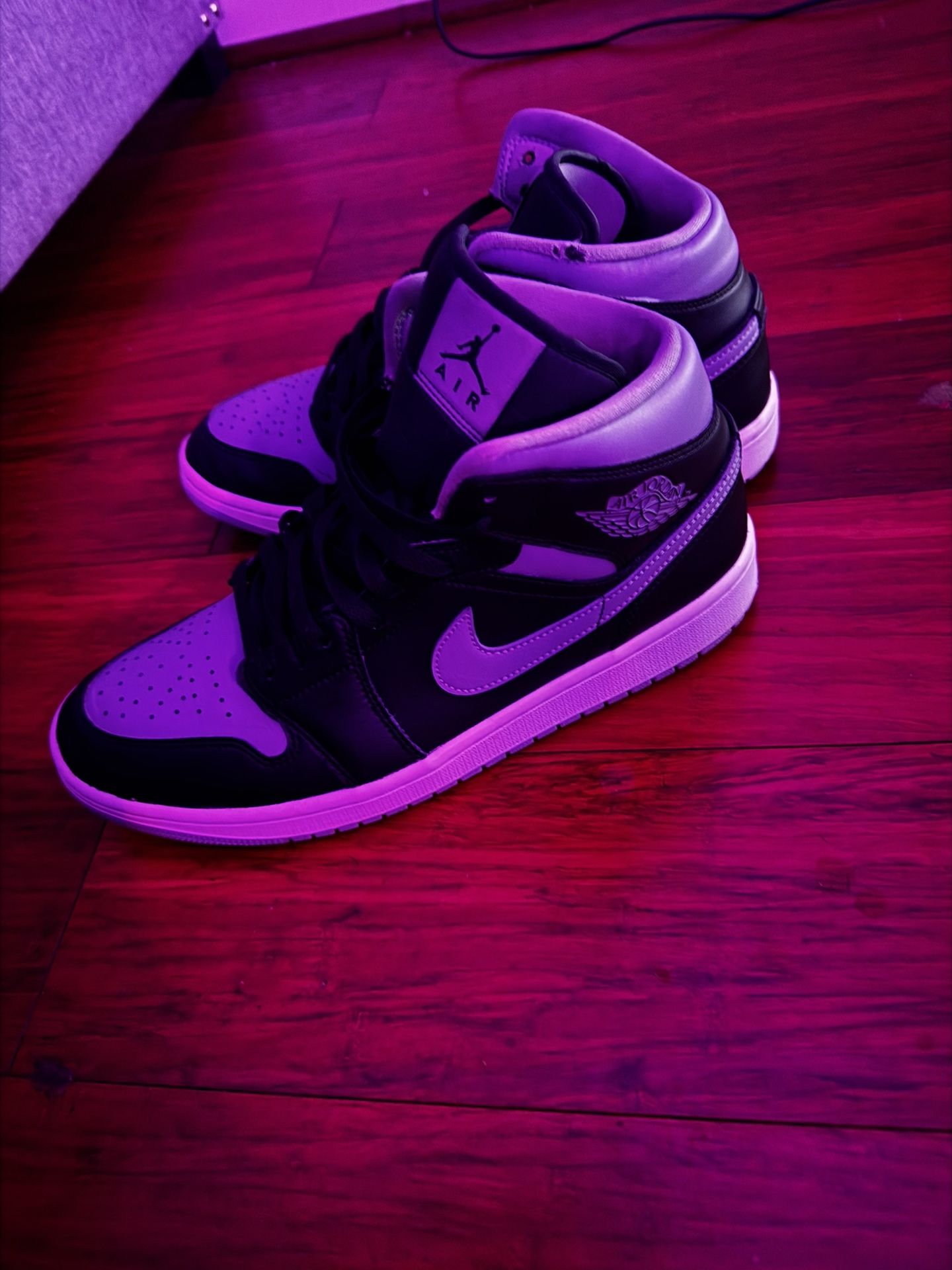 Mid Gray Jordan 1