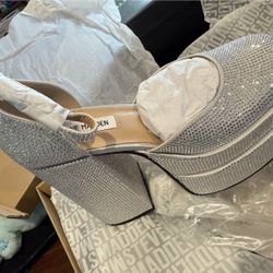 Steve Madden Flat Form Rhinestone Heels / Size 8 New Box 