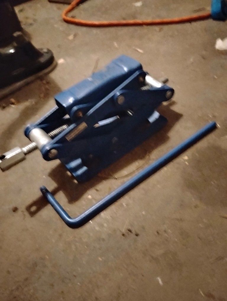 Pneumatic Floor Jack 2000lbs