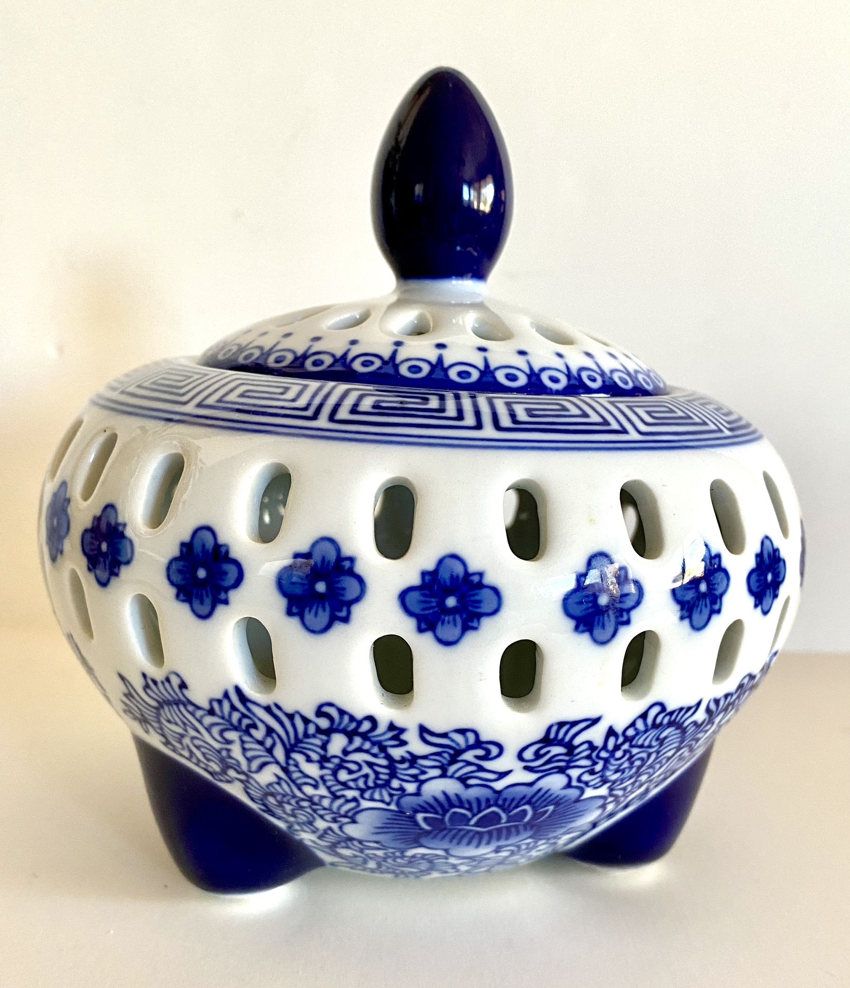 Bombay Incense Burner Potpourri Votive Holder Bowl W/Lid Blue & White 6" in Dia