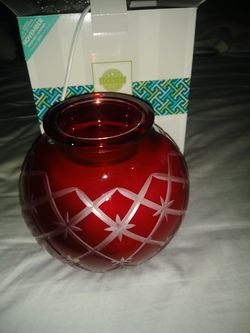 New sentsy warmer! Large size. Comes with wax cube. Brand new.