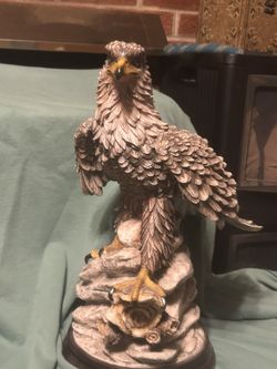 Large American Eagle Sculpt On A Rock Cast Painted Statue