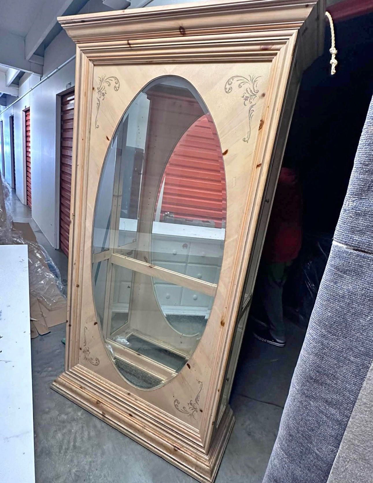 Nice Vintage display cabinet with light and shelves