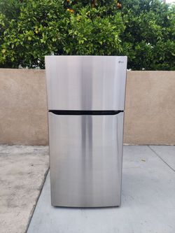 33X33X68 LG FRIDGE 23CUFT SILVER  DELIVER INSTALLATION 3MONTHS WARRANTY