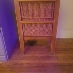 CUTE LITTLE SIDE TABLE 2 DRAWER PULL OUT!