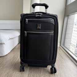 Travelpro Platinum Elite Expandable Carry on, 21-inch