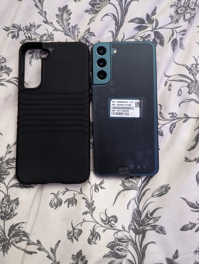 Samsung S22 Plus unlocked 128gb like new cell phone
Comes with 3 brand new in the box cases for the phone + USBC cord 

Great condition plastic still 