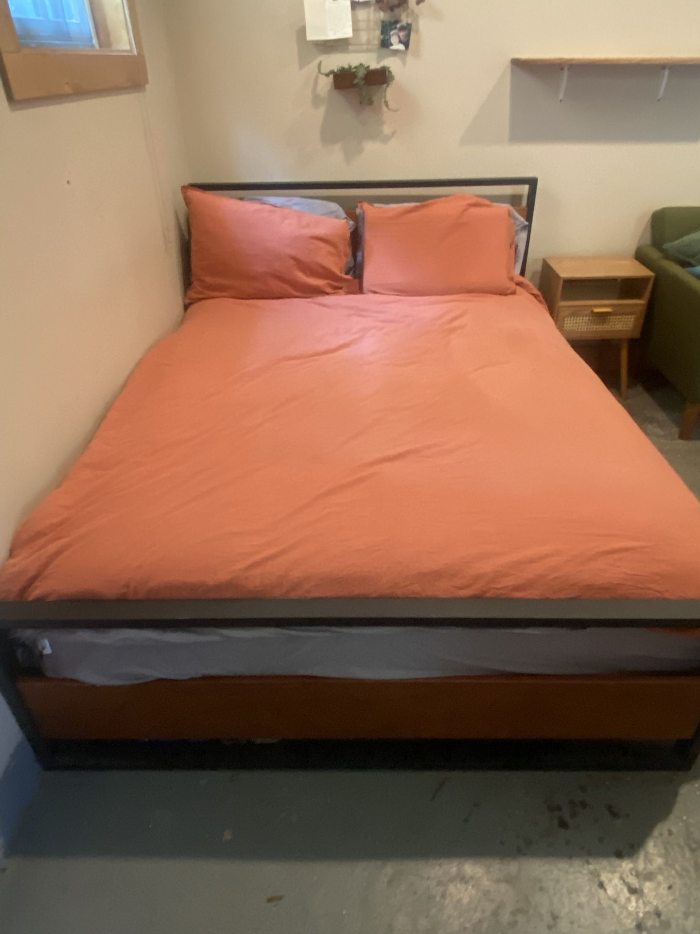 Makai Open Frame Queen Bed (slats)