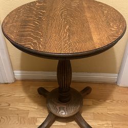 Gorgeous Antique Victorian Tiger Oak Parlor Table /Quarter-Sawn Oak Single Pedestal Round Side Table