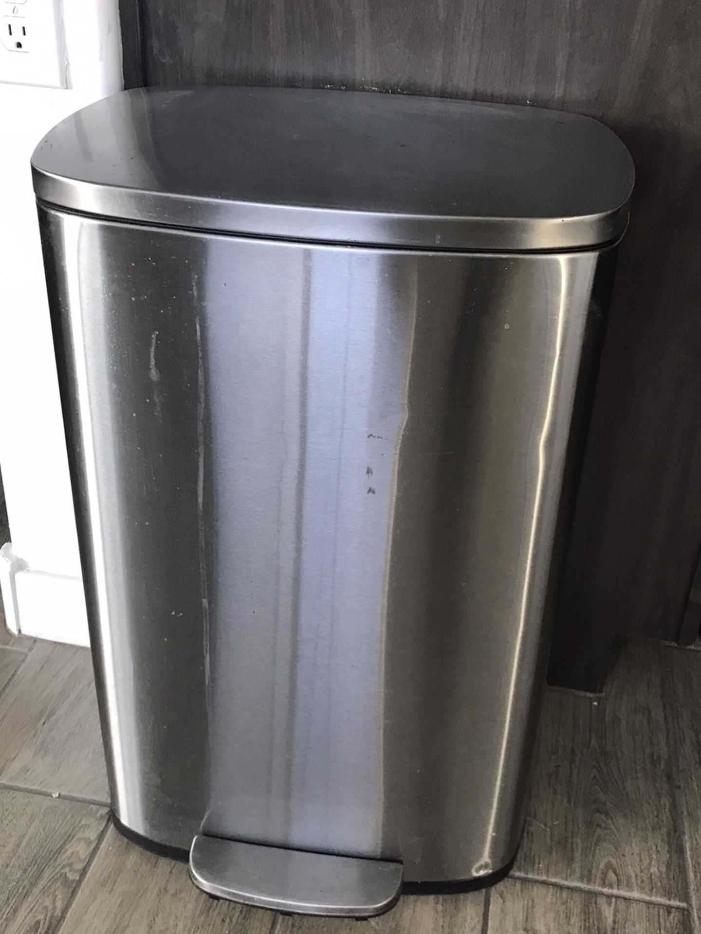 Large Trash Can With Lid For Kitchen