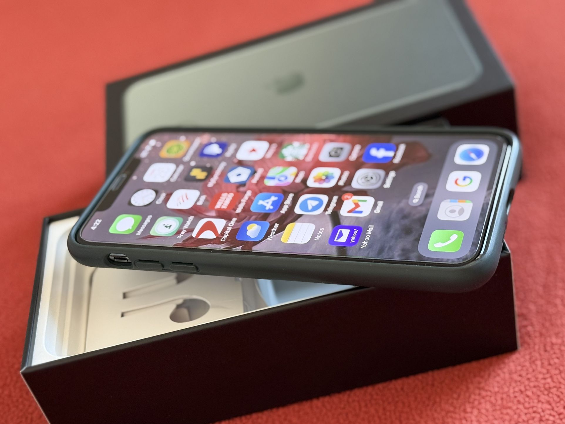 iPhone 11 Pro Max ( Unlocked ) Like New