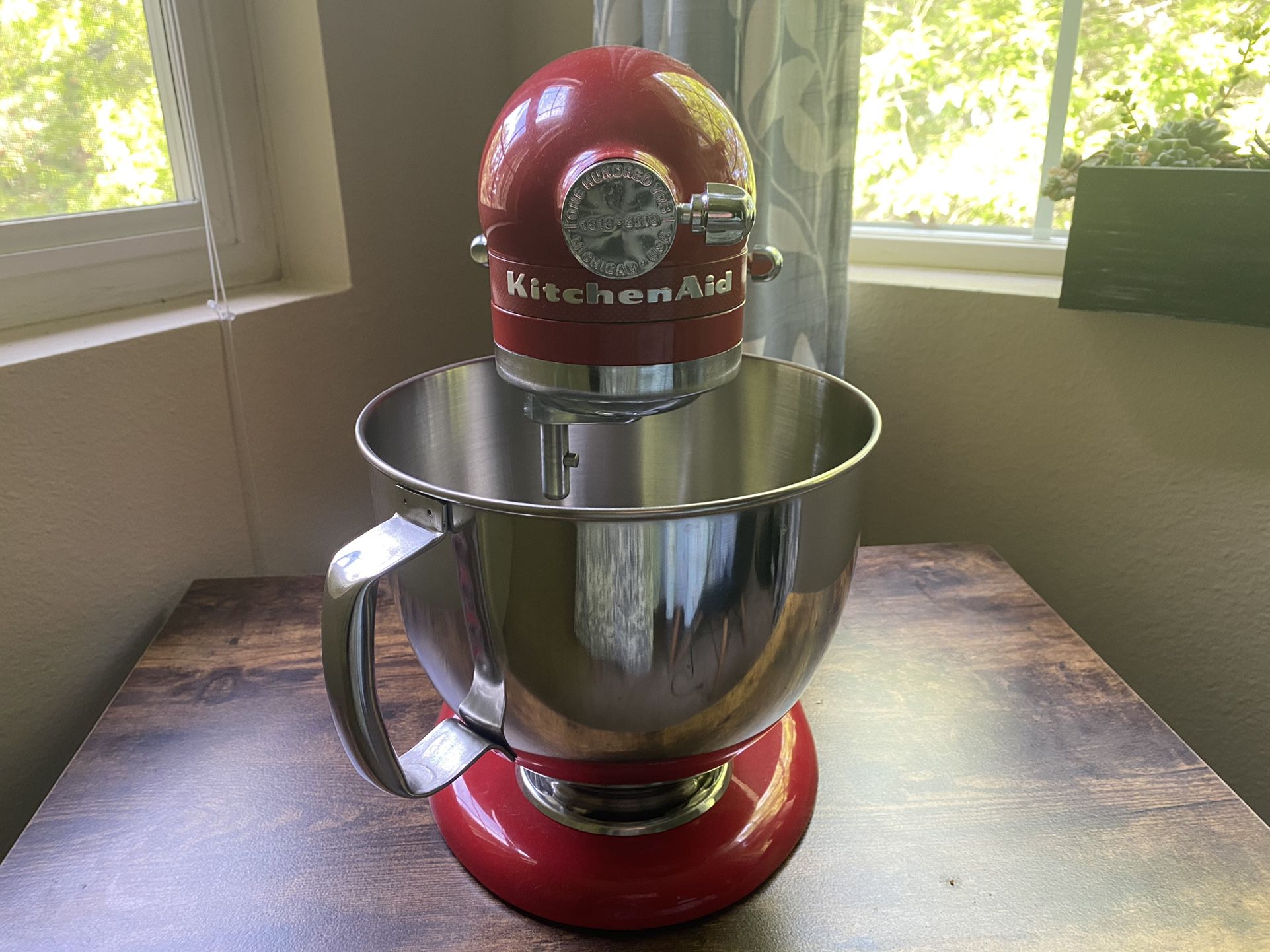 KitchenAid Limited Edition Heritage Artisan Model K 5-Qt Stand Mixer with  Ceramic Hobnail Bowl for Sale in Alameda, CA - OfferUp