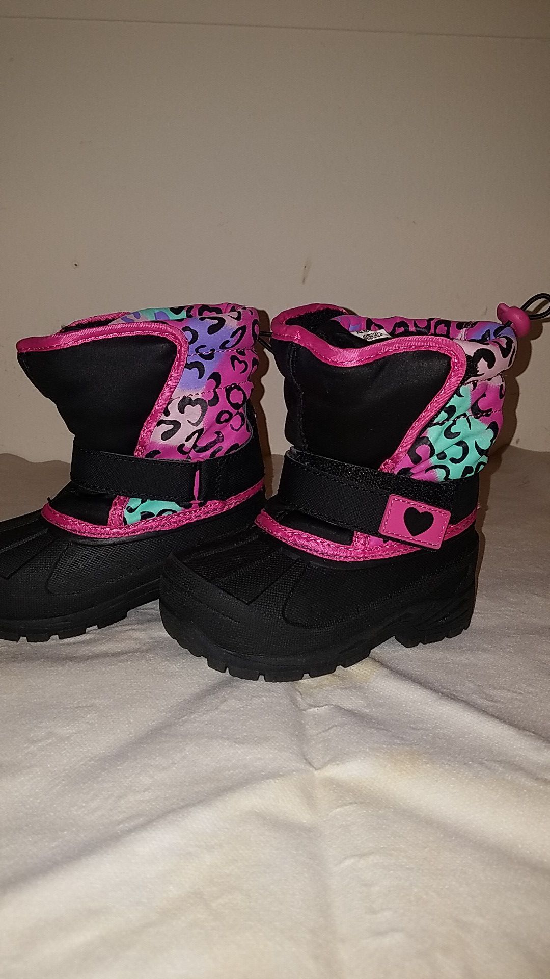 NEW Snow boots Toddler size 7