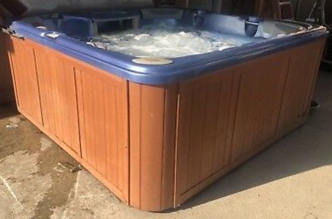 Hot tub + gazebo