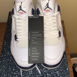 Midnight Navy Jordan 4