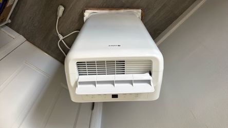 GREE Portable Air Conditioner 9,600 BTU - GPH10ARC