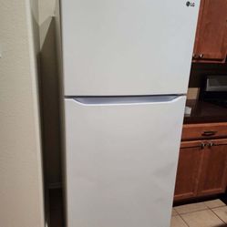 LG  White Refrigerator/Freezer