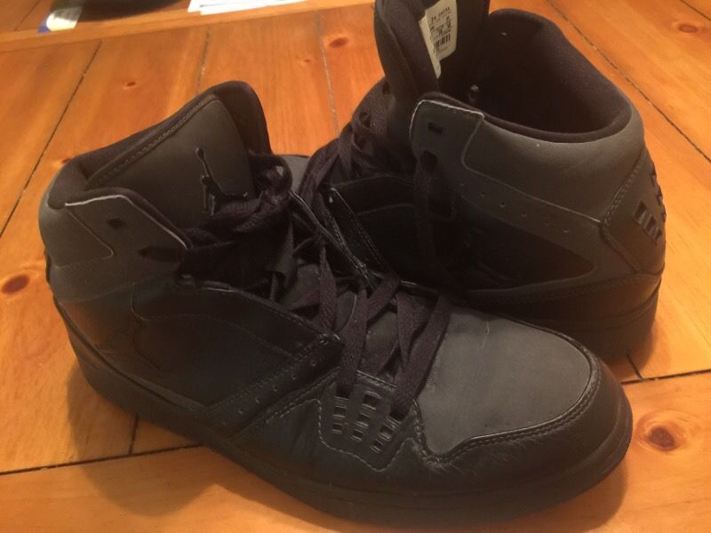 Nike jordans flights 372704-006 size12