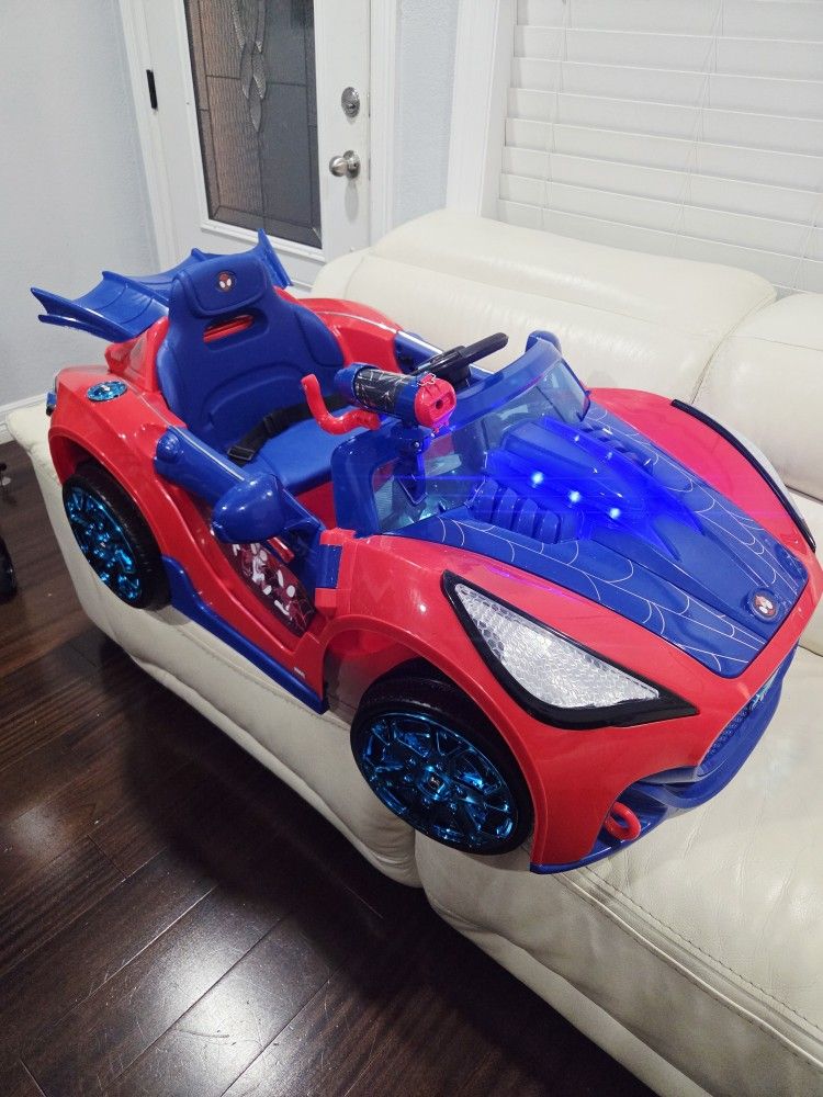 6V Spider-Man Super Car, Battery Powered Ride-on with Lights and Sounds, by Dynacraft