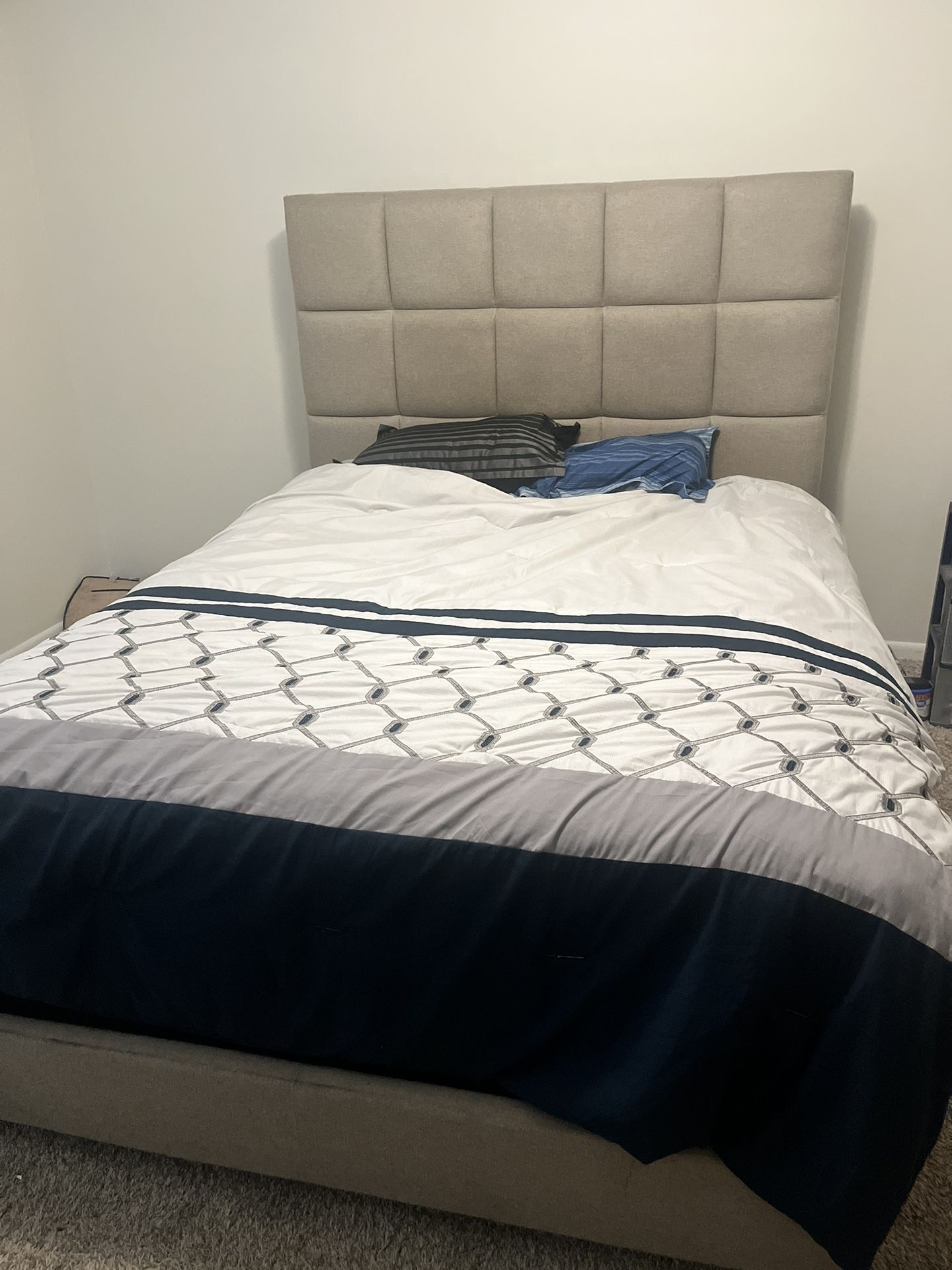 QUEEN SIZE BED