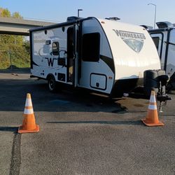2019 Winnebago 1700bh