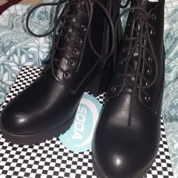 New With Tags High-quality Brand Woman's Ankle Boots Size 10 By Soda  A Mix Of Comfort And Style $40 Pick Up At Country Club And Grant Check Out All 