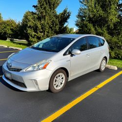 2013 Toyota Prius V Three – 89k miles – One Owner