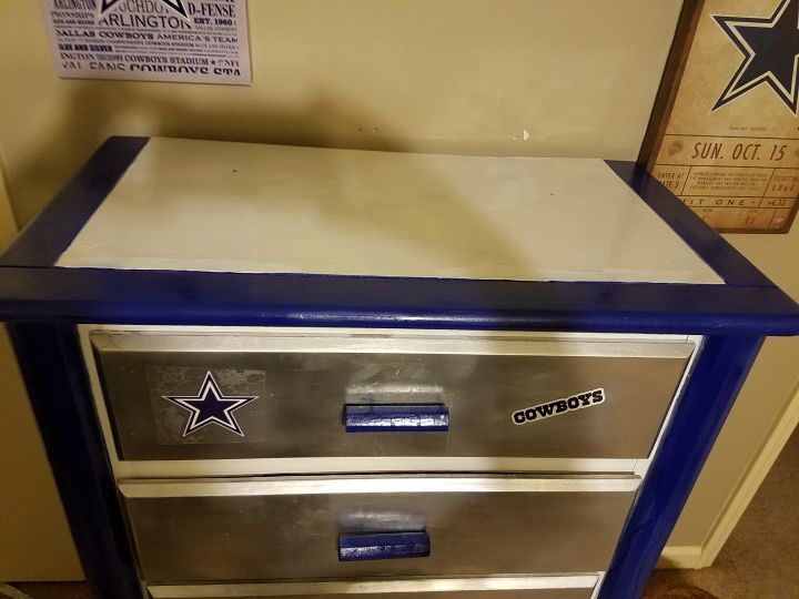 Dallas cowboys wooden ice chest!! for Sale in Grand Prairie, TX - OfferUp