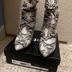 $200 Brand New Bebe Heels For Sale 7.5