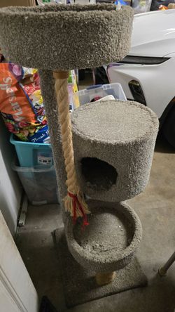 3-Tier Cat tree/ Scratching Post