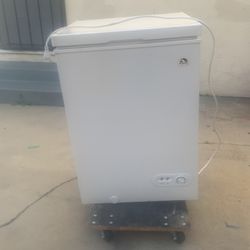 Congelador Pequeño . for Sale in Long Beach, CA - OfferUp