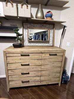 Casana -wood dresser