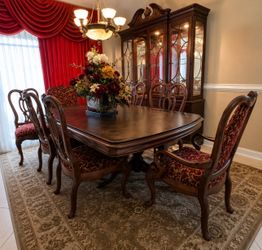 Thomasville Formal Dining Set w/ Lighted China Cabinet, 8 Chairs & Table Pads