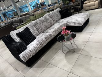 “L” Shape Sectional 🖤🤍