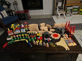 Wood train toy tracks