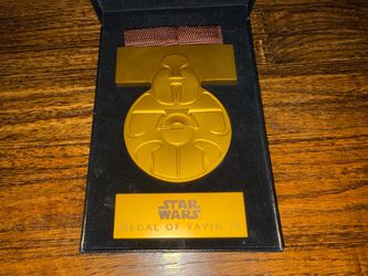 Disney Parks Galaxy’s Edge Gold Plated Star Wars Medal of Yavin IV Episode IV