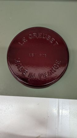 Le Creuset Trivet color Wine/Burgandy. Retail $80