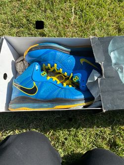 LEBRON 8V/2