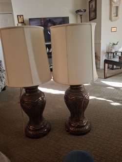 2 Lamps With Shades