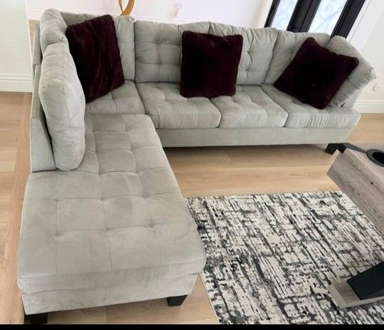Beautiful Gray L SECTIONAL SOFA LIKE NEW CONDITIONS 8 MONTHS AGO MOVING CAN'T TAKE IT / SOFA SECTIONAL SEMINUEVO 8 MESES QUE LO COMPRE ME MOVERE