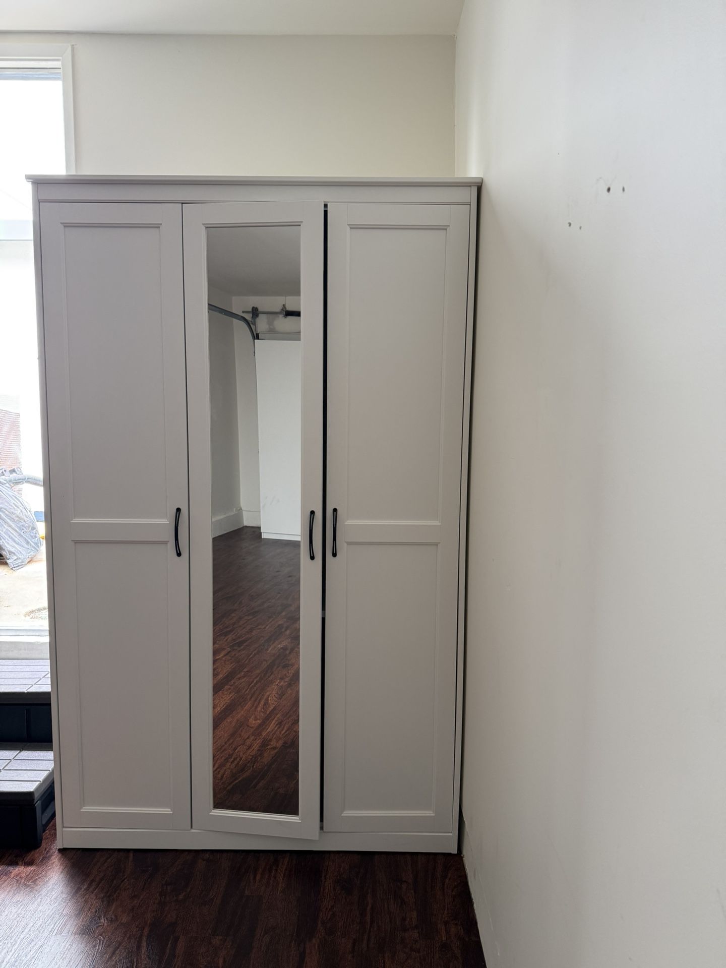 Songesand IKEA closet