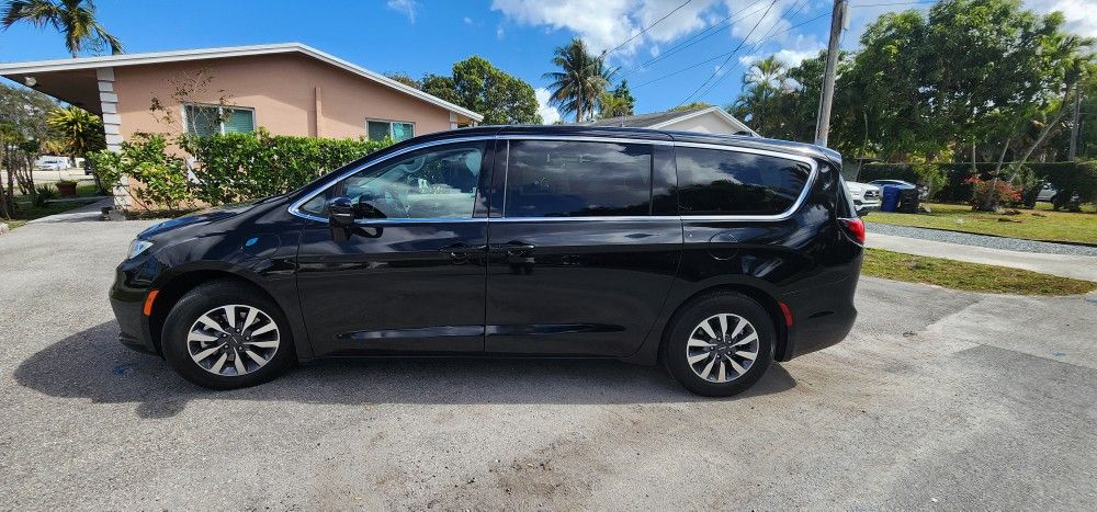 2024 Chrysler Pacifica Hybrid