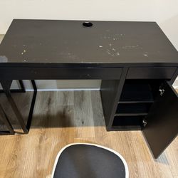 Kids Blk Desk And Chair 